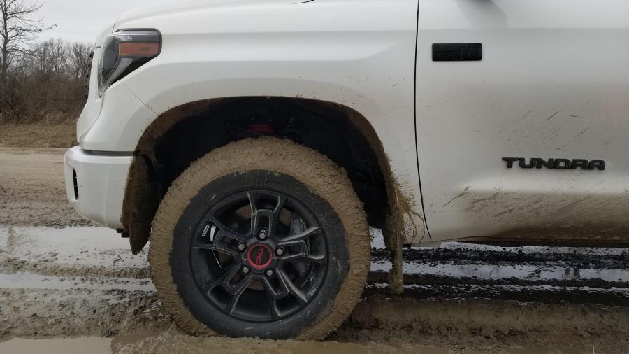 Логотип Toyota Tundra TRD Pro CrewMax 2019 года  (фото 14 из 27)